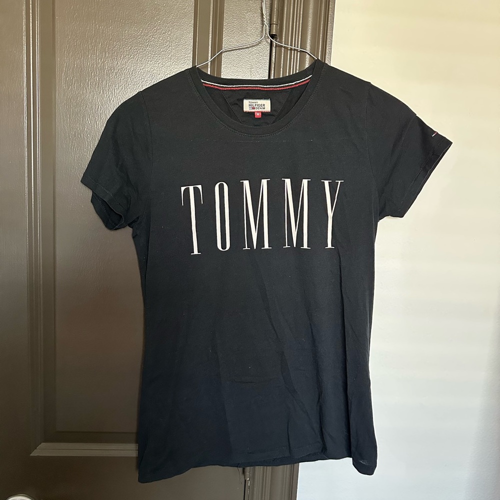 Tommy Hilfiger Denim Black Logo Graphic T-Shirt — Size M